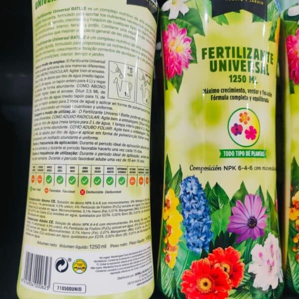 Fertilizante universal en envase de 1250 ml, con flores coloridas y etiqueta verde, ideal para todo tipo de plantas en jardín y huerto.