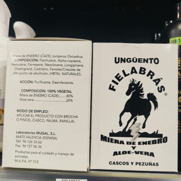 Miel de Enebro y Aloe Vera en envase de ungüento herbal natural.