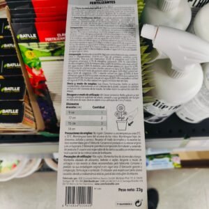 Clavos fertilizantes Battle para plantas, en diferentes tamaños, utilizados en jardinería y cultivo.