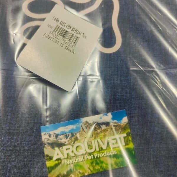 Camiseta con estampado de montaña y naturaleza, ideal para amantes de actividades al aire libre.