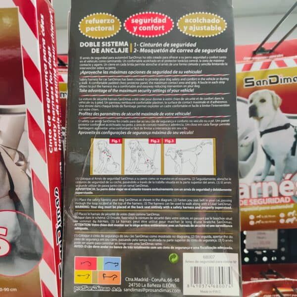 Seguridad para perros SanDimas con doble sistema de anclaje, cinturón y mosquetón para mayor protección y comodidad.