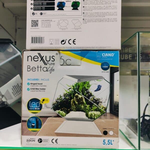Nexus Pure Betta Life acuario compacto para peces con pantalla en forma de hexágono y filtro CF20.