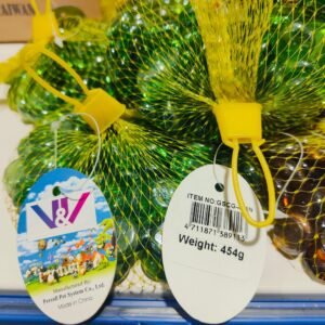 Colgantes de pelotas de tenis con caja de almacenaje, ideales para mascotas y entrenamiento.