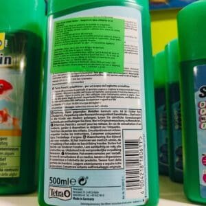 Fórmula para cuidado de piscinas en envase de 500 ml, ideal para mantener el agua cristalina y limpia.