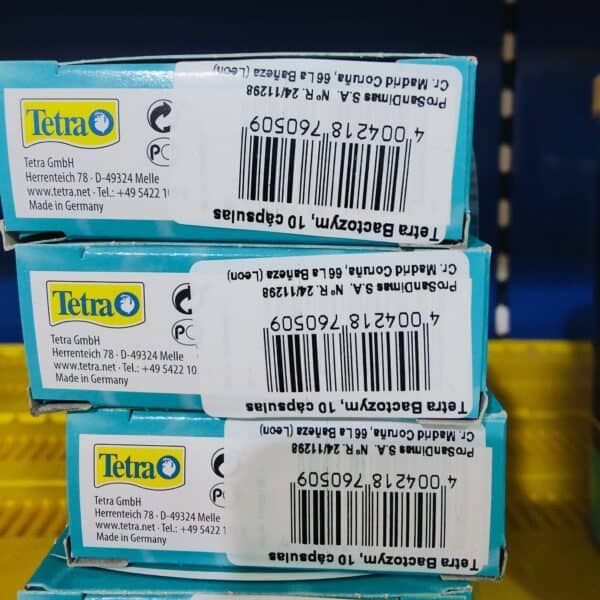 Tetra alimento para peces tropicales en envases de 10 g, ideal para acuarios y mascotas acuáticas.