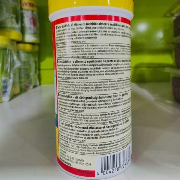 Alto: Envase de suplemento nutricional para mascotas, etiqueta con ingredientes y dosis.