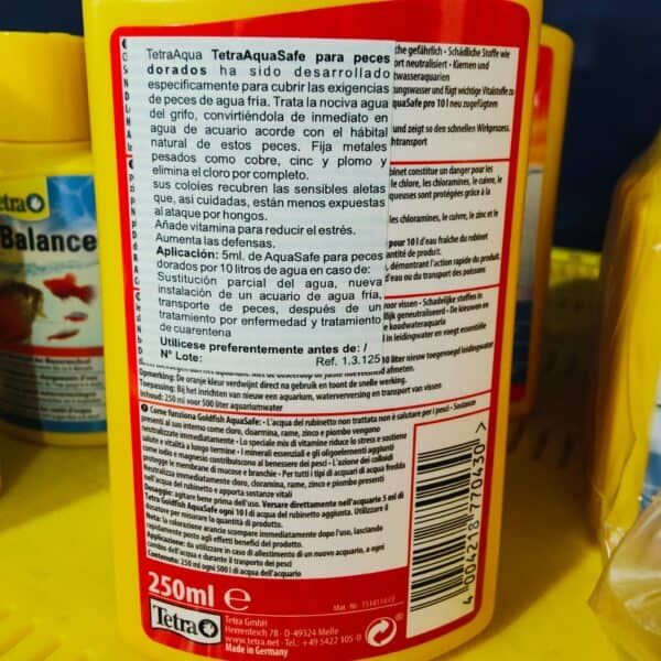 TetraAquaSafe para peces dorados, tratamiento para acuarios que elimina cloro y protege la salud de tus peces.