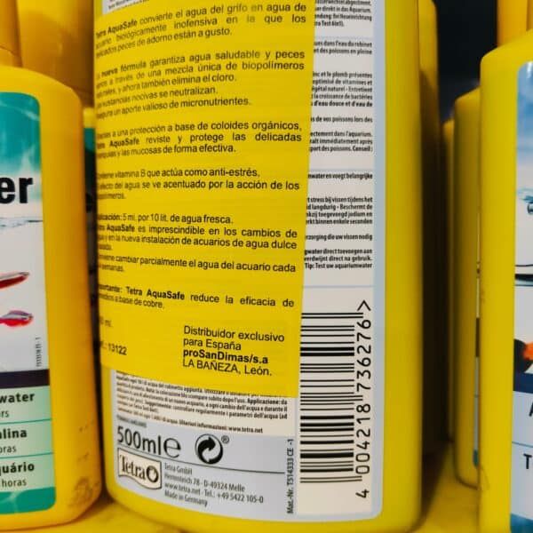 AquaSafe agua de garrafa en botella de 500 ml, con etiqueta amarilla y código de barras.