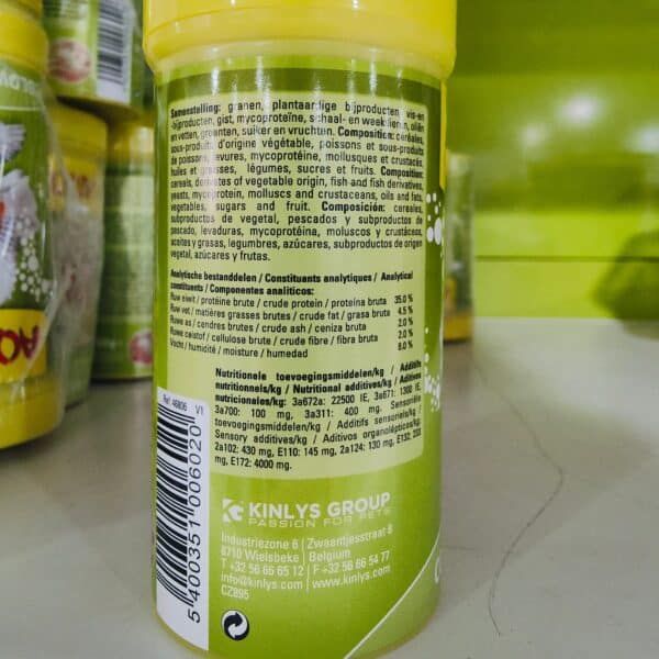 Deseo de alimento para mascotas en envase verde de suplemento nutricional para animales.