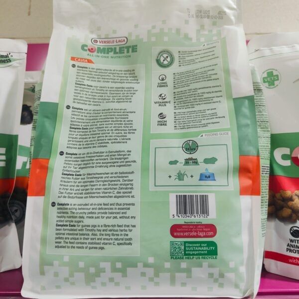 Completo para perros con cereales, fibras y vitaminas, contribuye a su salud y bienestar diario.