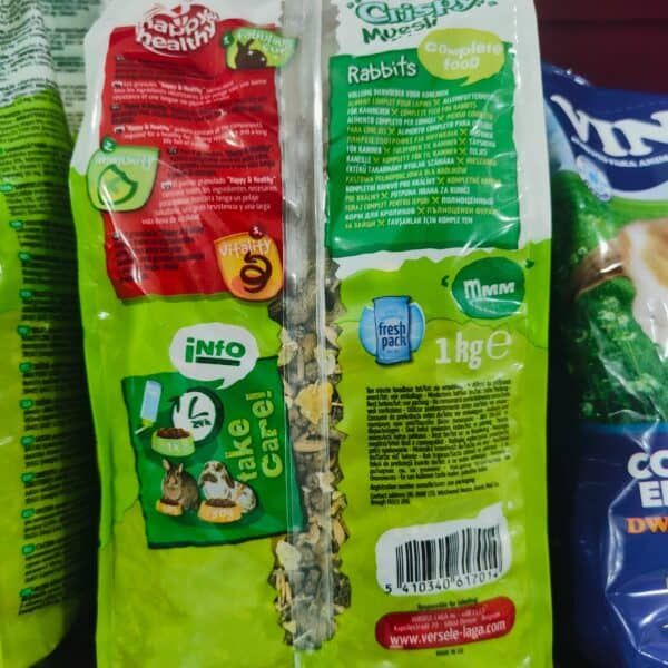 Alto: Ración de comida para mascotas en paquete de 1kg, ideal para conejos y roedores.