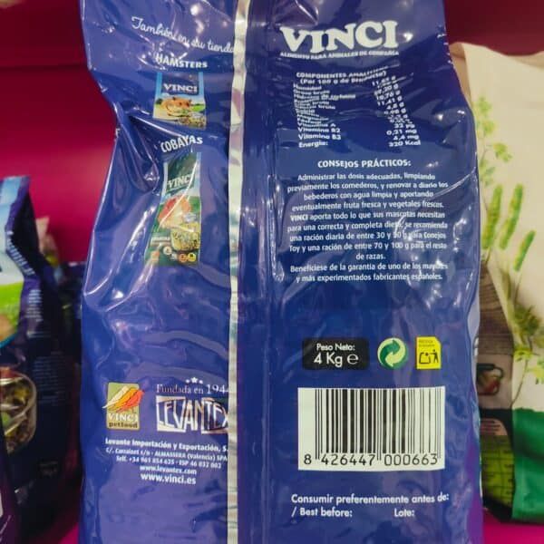 Alto texto: Comida para mascotas de 4 kg, producto de Vinci con ingredientes balanceados y recomendados.