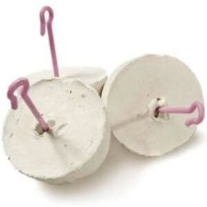 Discos de corte en section con palillos como accesorios de merienda infantil.