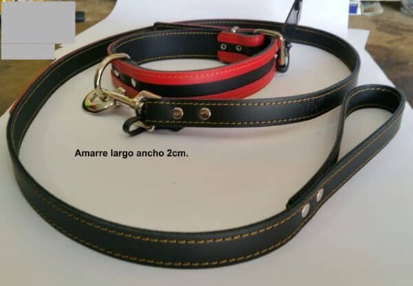 Correa de perro de cuero con costuras amarillas, ajustable y resistente.