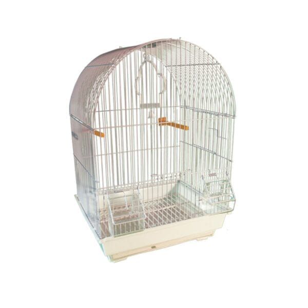 Jaula para pájaros blanca con accesorios de madera y bandeja extraíble.