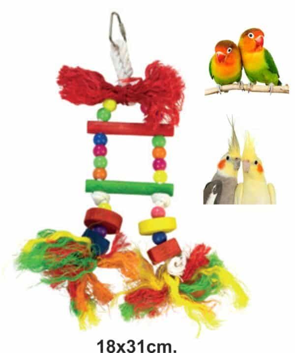 Brinquedo de madera y cuerda para mascotas con bolas de colores y plumas vibrantes, ideal para perros y gatos.