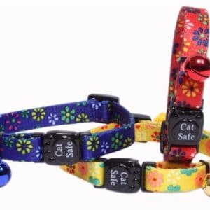 Coloridos collares antideslizantes para gatos con campanas y tecla de seguridad.