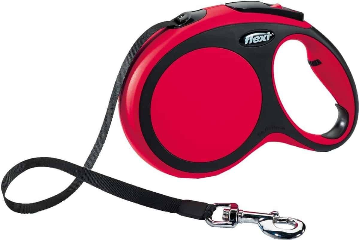 Correa retráctil para mascotas, color rojo y negro, accesorio de seguridad para perros y gatos.