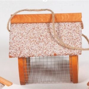 Vagoneta de madera con red metálica, ideal para transporte de mascotas.