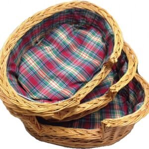 Cestas de mimbre con interior de tartán a cuadros para regalos y decoración.