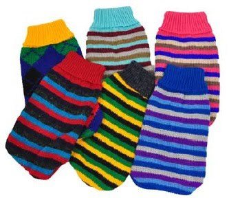 Varias medias a rayas coloridas y modelos con diferentes patrones, ideales para mascotas.