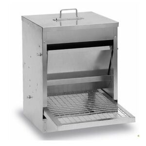 Cocina industrial de acero inoxidable con bandeja y parrilla para uso profesional.