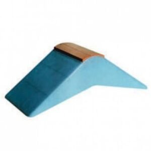 Rascador de esquí de madera y plástico para mascotas, duradero y seguro.