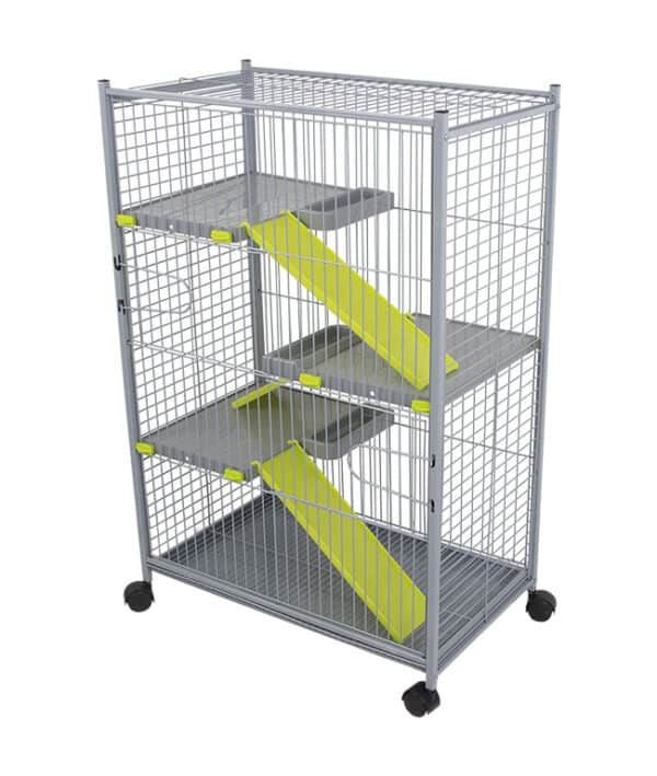 Jaula para mascotas con rampas y plataformas de plástico, ideal para gatos y pequeños animales.