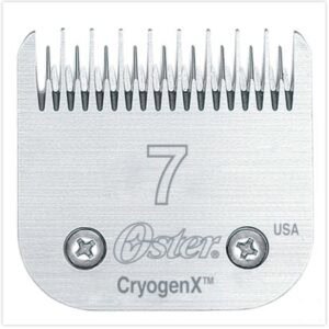 Navaja de recambio para cortapelos Oster CryogenX 7 F, precisión y calidad en afilado, ideal para cortar cabello y barba.