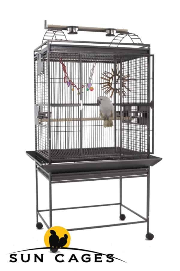 1. Jaula para loros de metal con accesorios y ruedas para fácil movilidad.