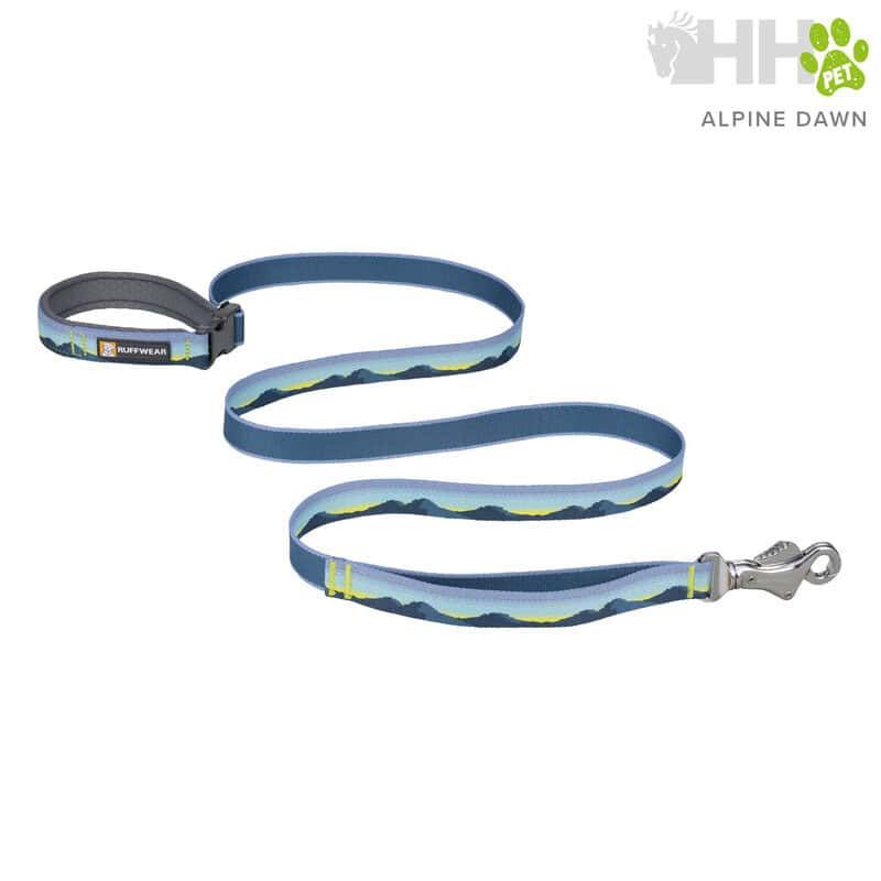 Correa de perro con diseño de montaña y sistema de seguridad ajustable.