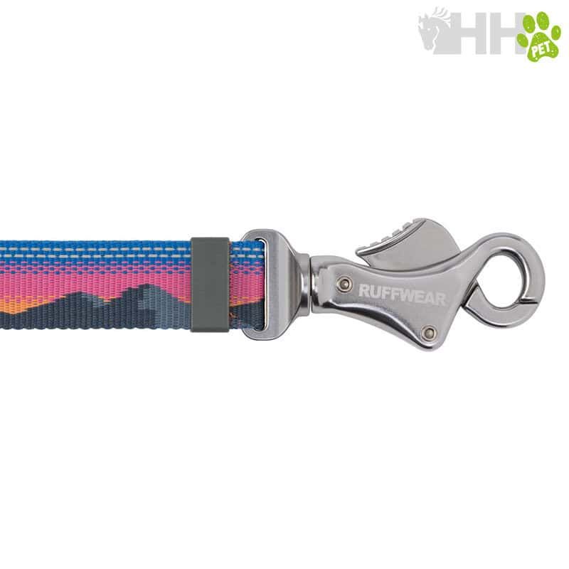 Correa de perro con mosquetón y diseño colorido para mascotas.