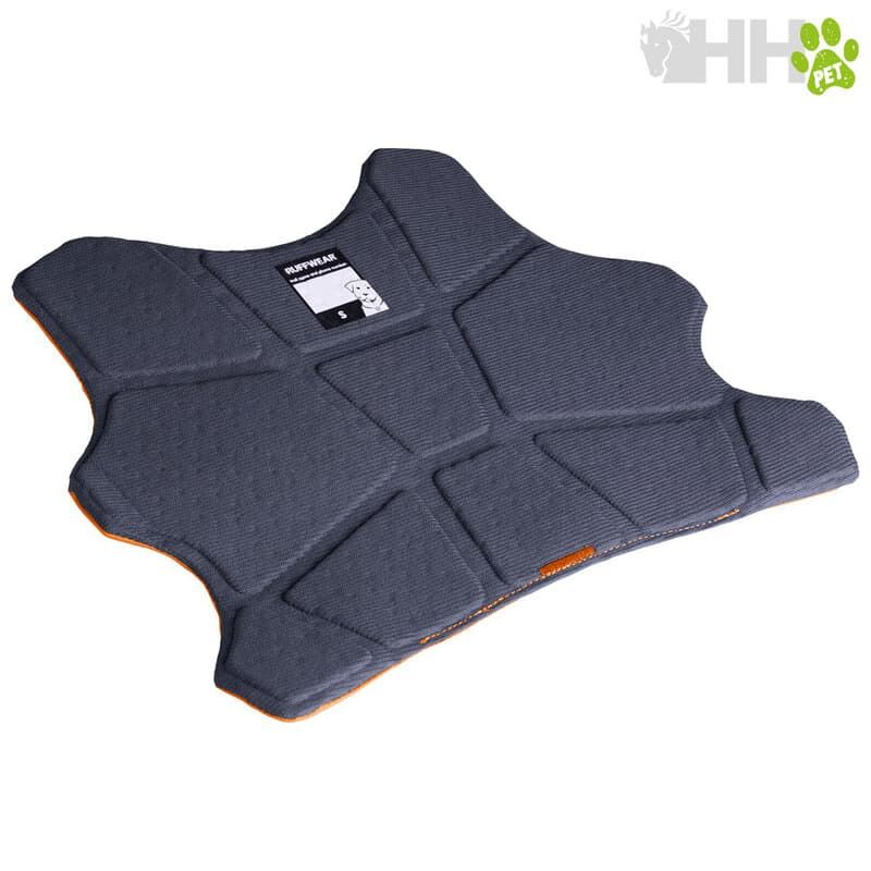 Al text: Alfombra antideslizante para mascotas en color gris oscuro.