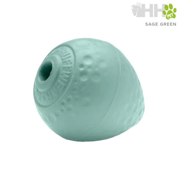 Bola de entrenamiento para perros en color verde salvia, ideal para mordedores y juegos.