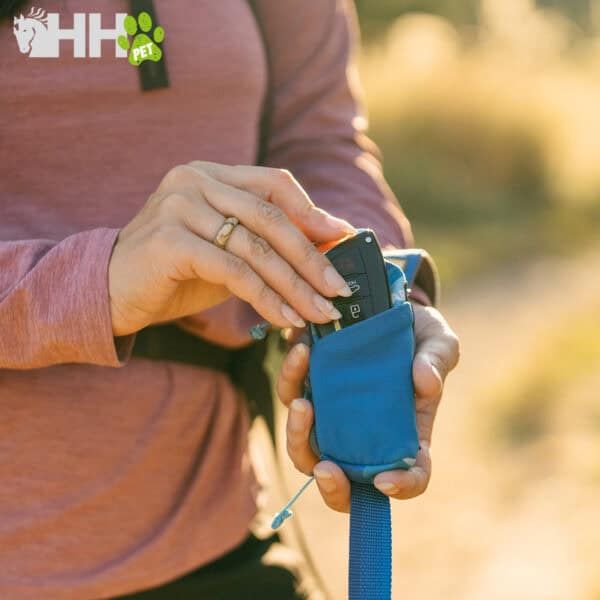 Alto: Mochila pequeña y práctica para llevar el mando a distancia o llaves.