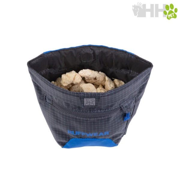 Bebedero portátil para perros, ideal para aventuras y viajes.