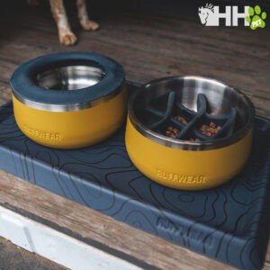 Cuencos de comida para mascotas en color amarillo con forros de acero inoxidable y antideslizantes.