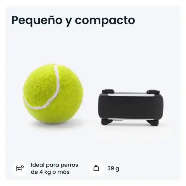 Tennis de juguete para perros con tamaño compacto y peso ligero.