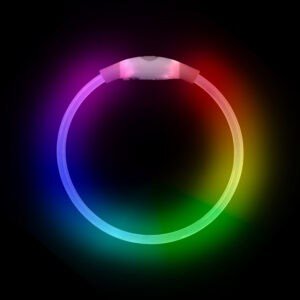 Neón LED circular multicolor con iluminación brillante en fondo negro vibrante.