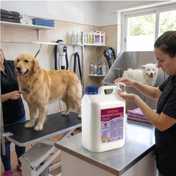 Crema suavizante para perros grandes, largos y enredados. Perfecta para el cuidado y la higiene de mascotas en peluquerías.