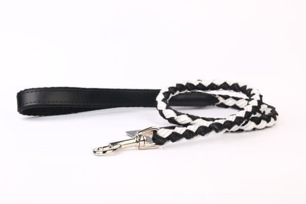 Correa de piel trenzada de 120 cm con mosquetón para perros, estilo de lujo, resistente y elegante.