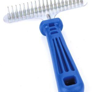 Rastrillo metálico para eliminar subpelo suelto sin dañar el manto. Ideal para grooming y cuidado de mascotas.
