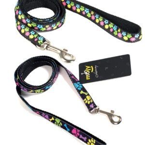 Correa de piel para mascotas con diseño de huellas en colores, resistente y duradera. Perfecta para paseos con perros pequeños y medianos.