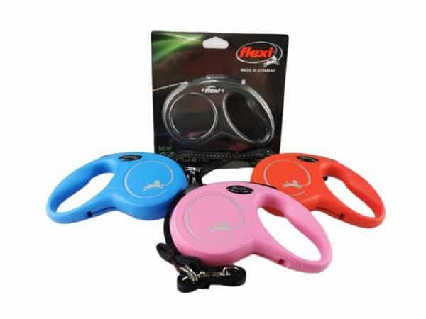 Correa extensible flexible para perros, control seguro y libertad de movimiento, disponible en colores variados.