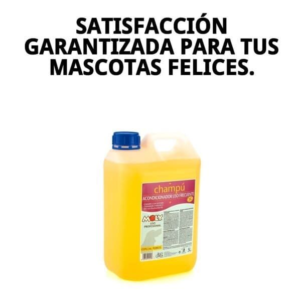 Champú de uso diario para mascotas, limpieza suave y eficaz para todo tipo de pelos. Ideal para mantener pelajes limpios y saludables.