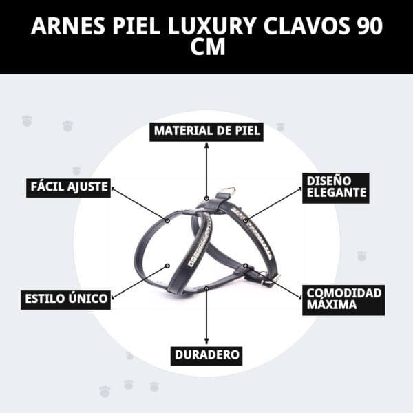 Arnés piel con clavos de 90 cm, material duradero y diseño elegante para mascotas.